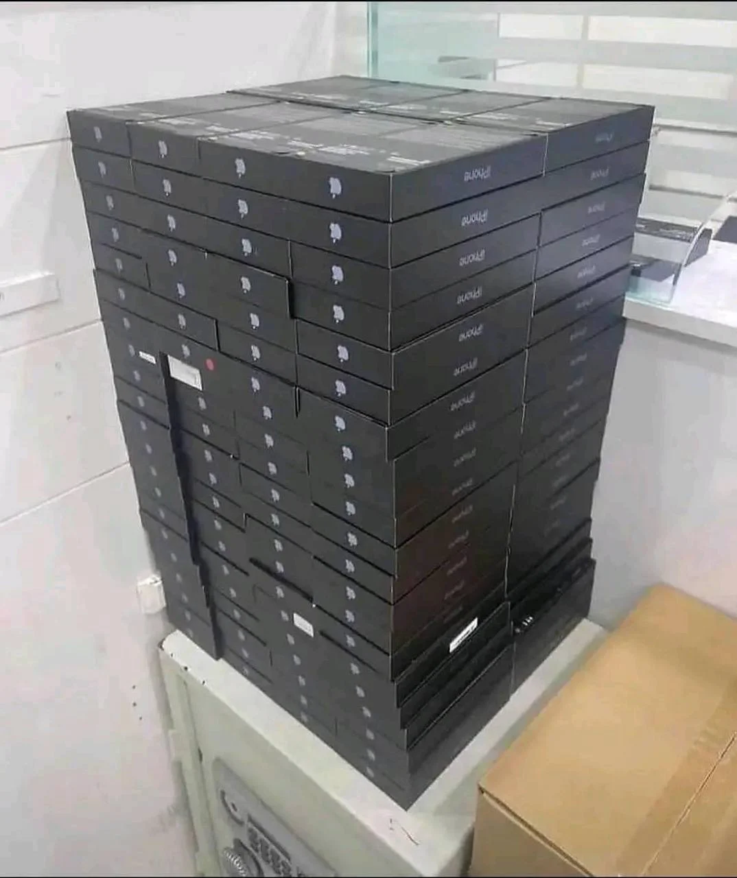 IPhone 13 pro max Pallet- Bulk liquidation sales - Image 2
