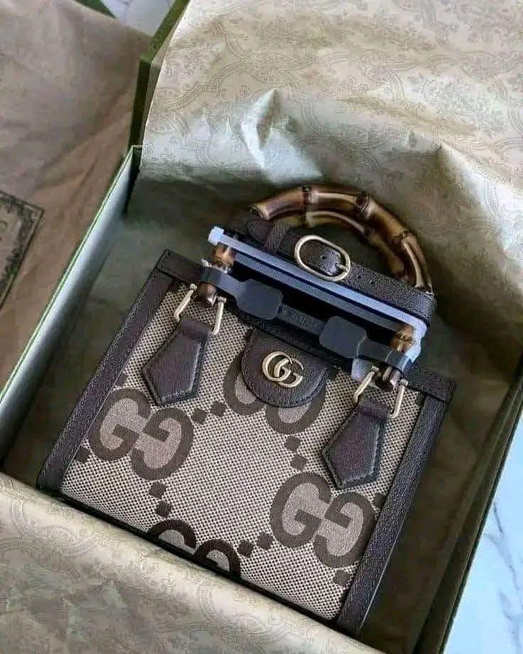 Luxury Handbags pallets - Image 7