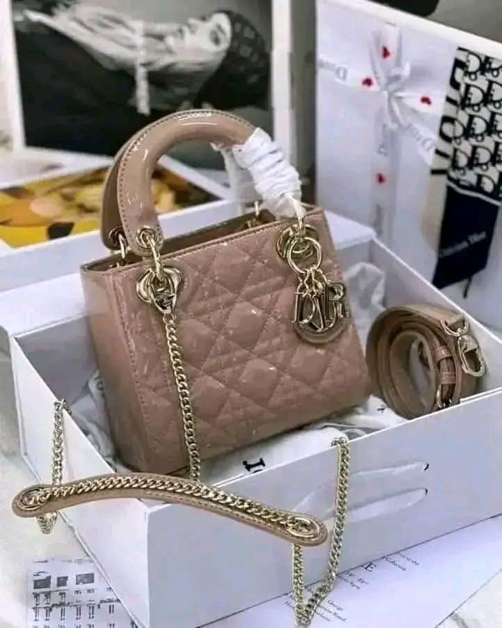 Luxury Handbags pallets - Image 4