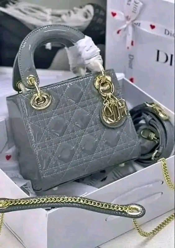 Luxury Handbags pallets - Image 3