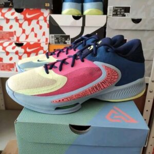 Tennis shoes